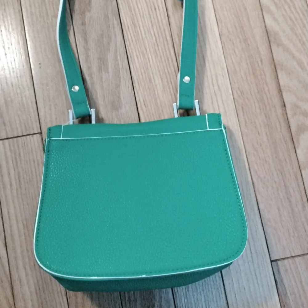 - - Lulu Guinness kelly green crossbody bag